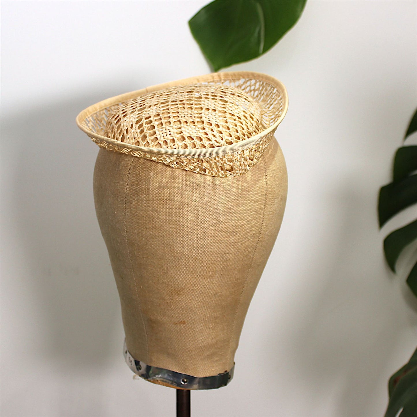 UK Made Straw Air Hostess Percher 19x17cm - HA013