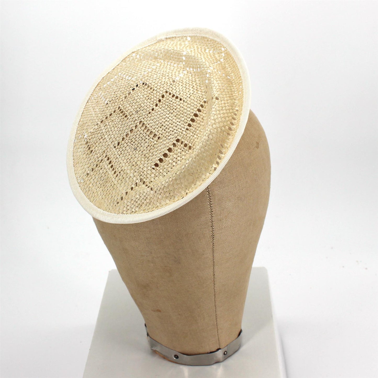 UK Made Straw Pleated Disc Saucer 18x16cm - HA017