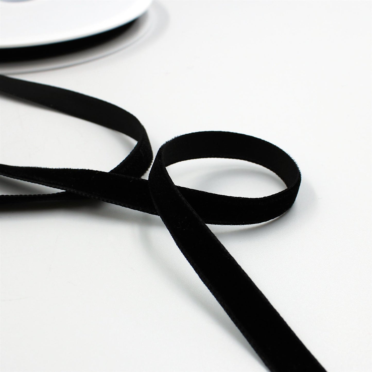 Narrow Velvet Ribbon - 9mm x 10 metres - 6002