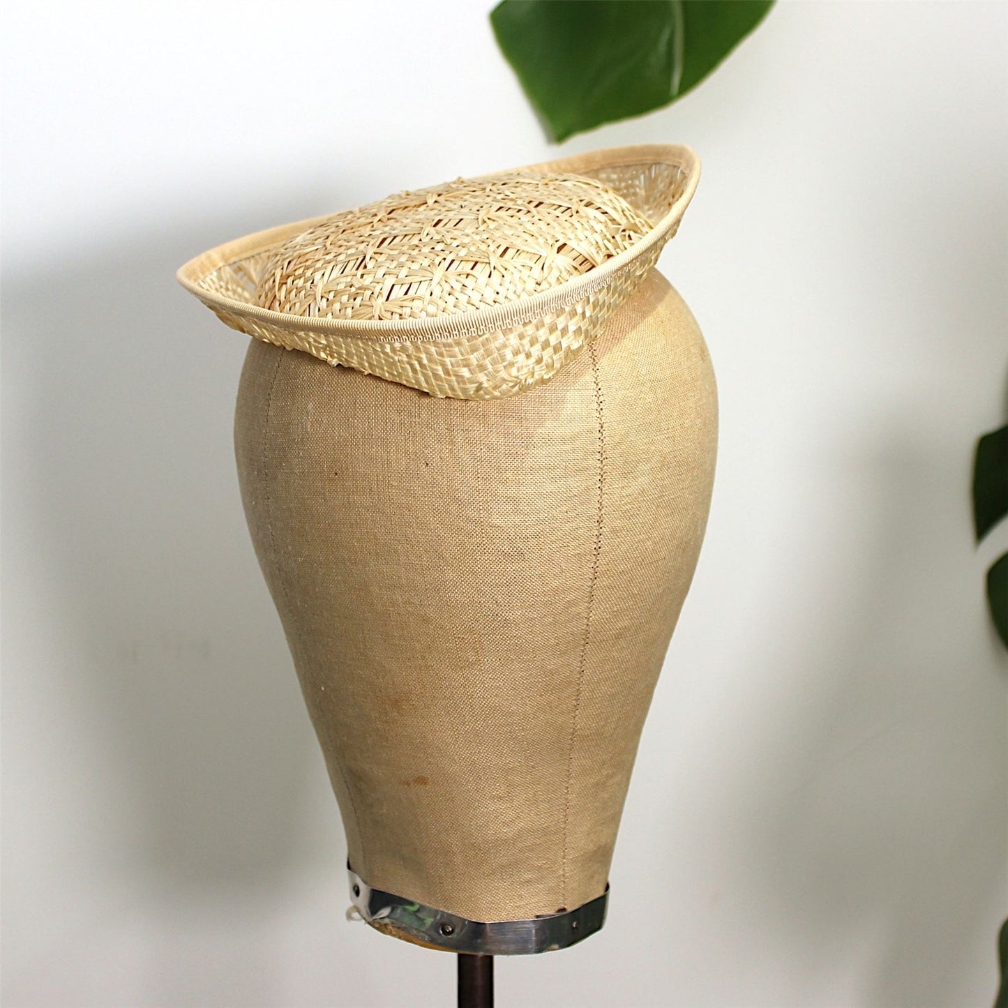 UK Made Straw Air Hostess Percher 19x17cm - HA013