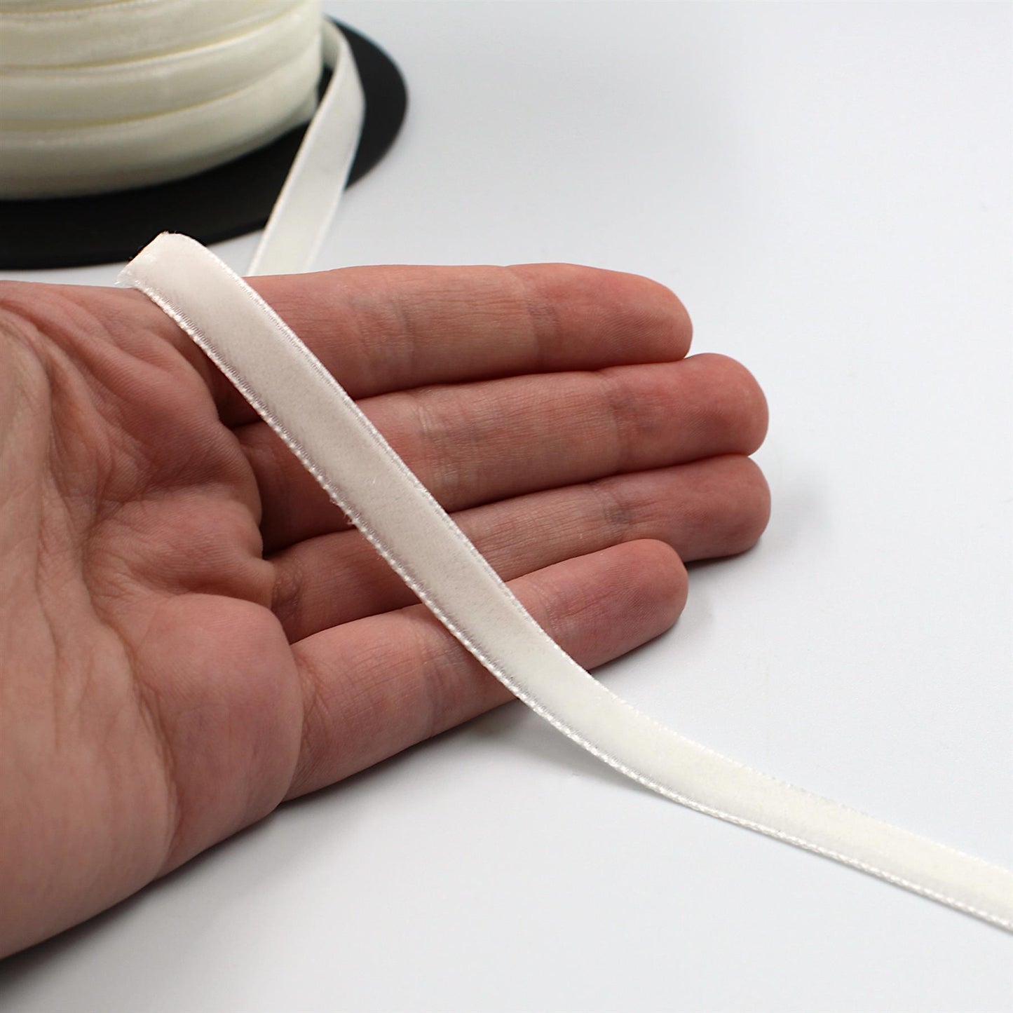 Narrow Velvet Ribbon - 9mm x 10 metres - 6002