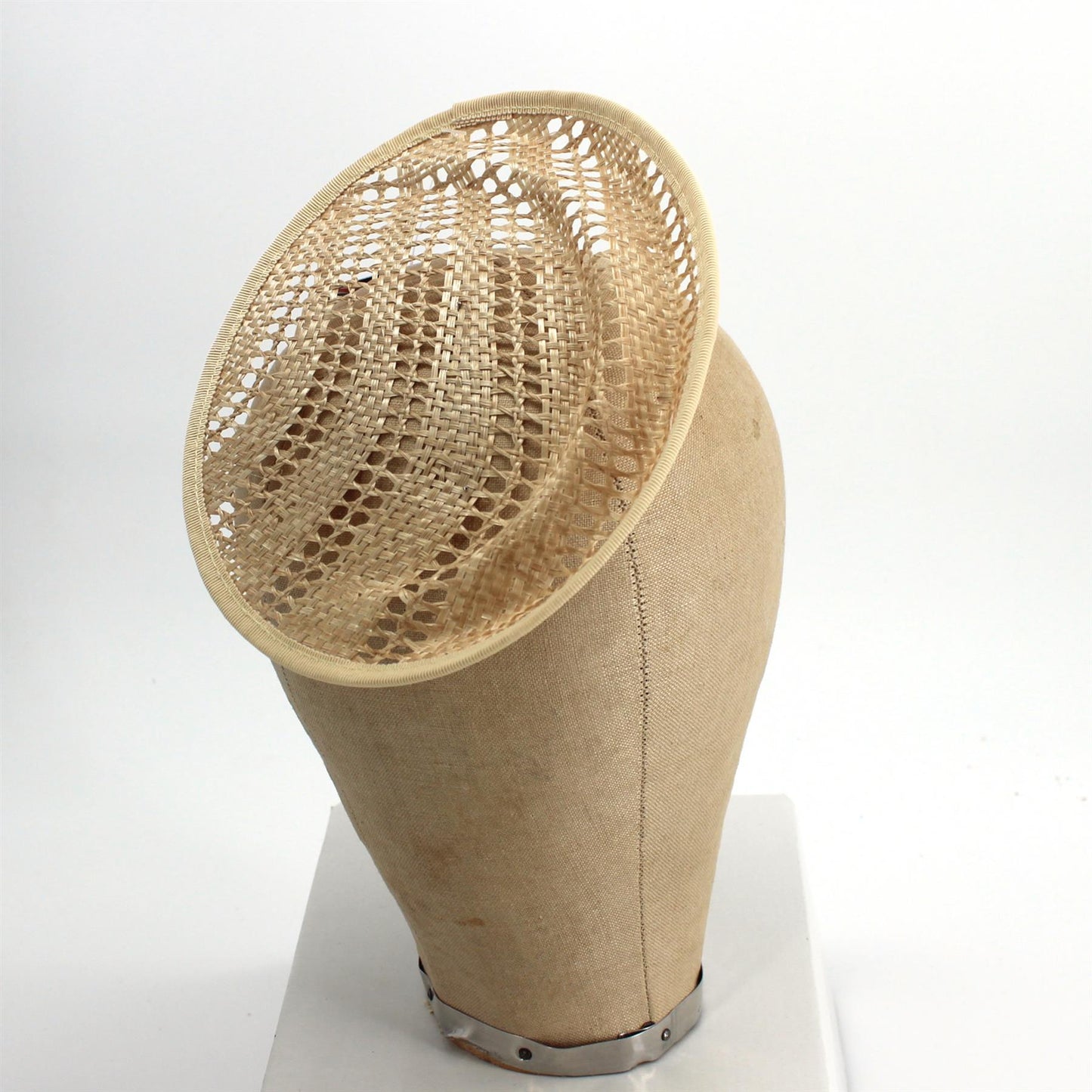 UK Made Straw Pleated Disc Saucer 18x16cm - HA017