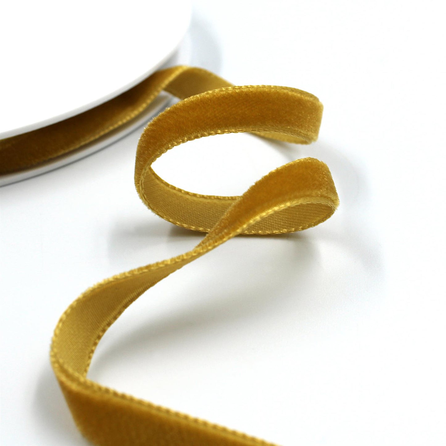 Narrow Velvet Ribbon - 9mm x 10 metres - 6002
