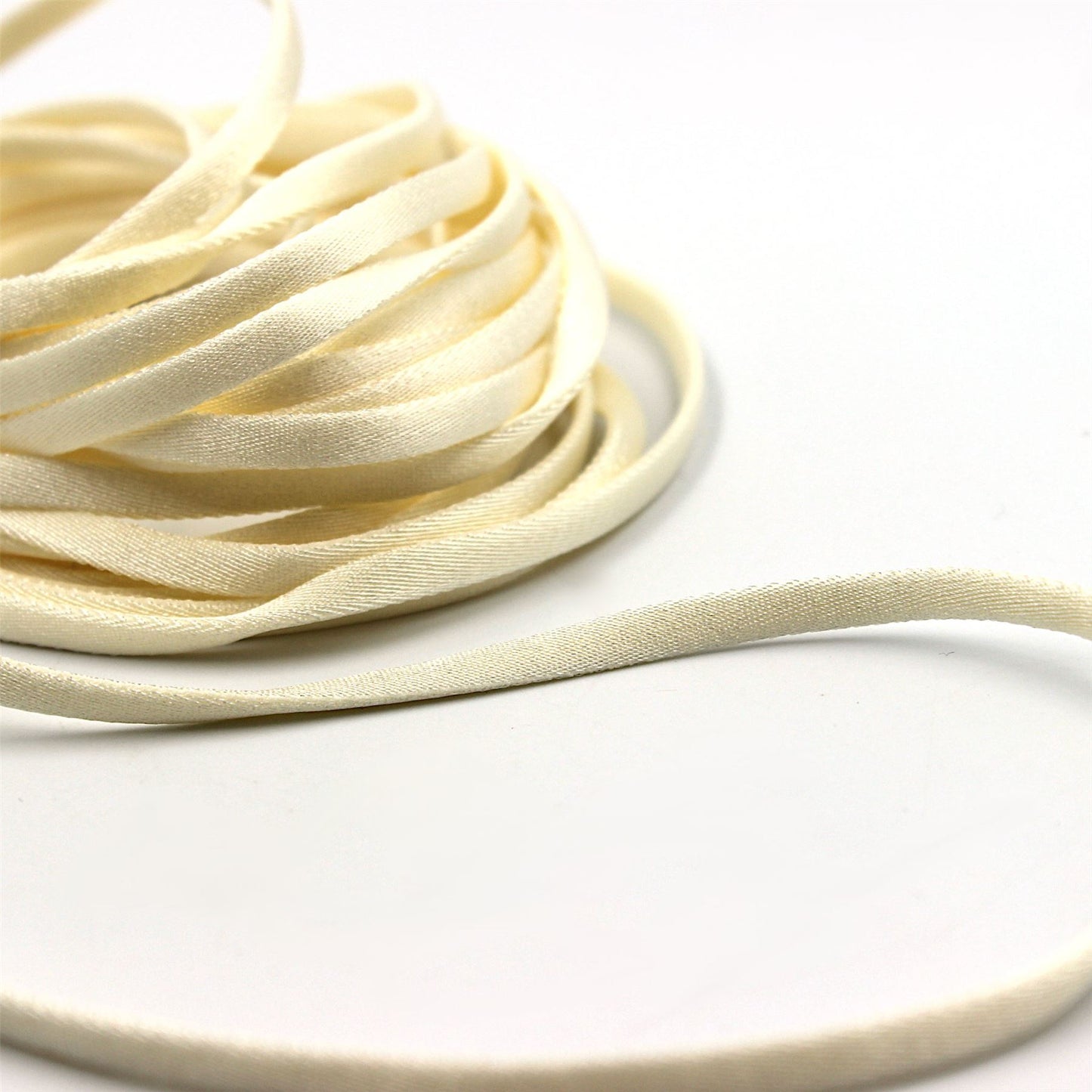 Satin Spaghetti Rouleaux 5mm x 5m - BR063